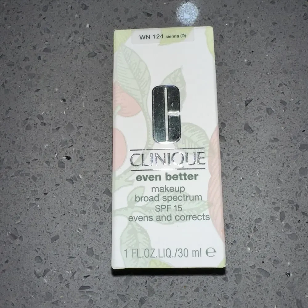 Clinique Even Better makeup broad spectrum spf 15 WN124 Sienna (D)